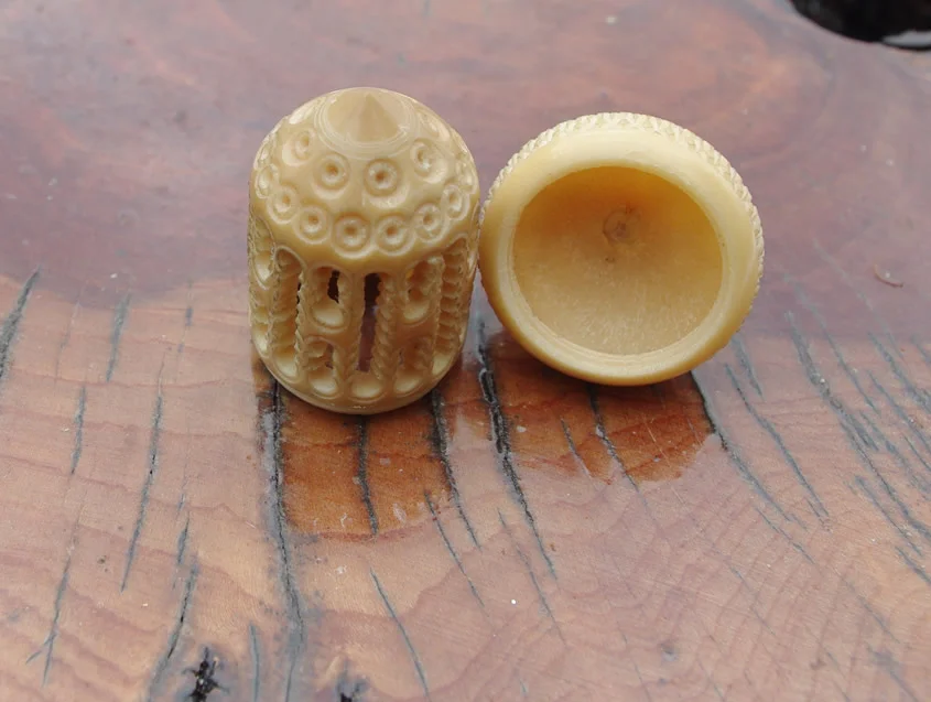 Stanhope Vegetable Ivory Thimble Case, Sherborne - Image 3