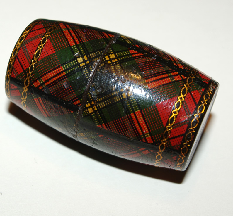 Tartanware Barrel Shaped Thimble Holder (McLean) - Image 6