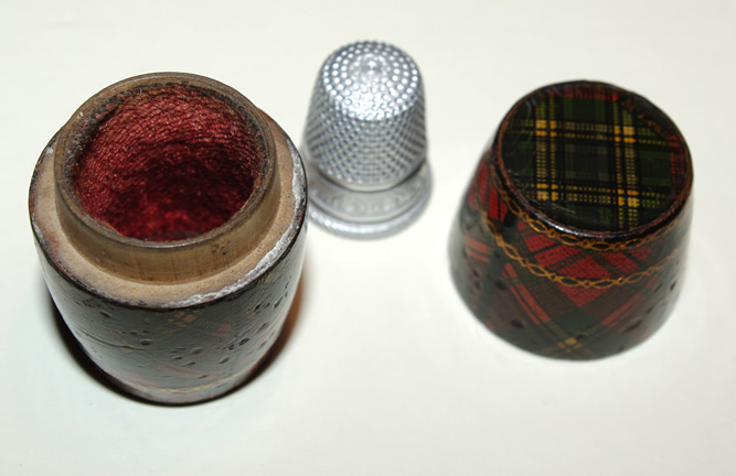 Tartanware Barrel Shaped Thimble Holder (McLean) - Image 8