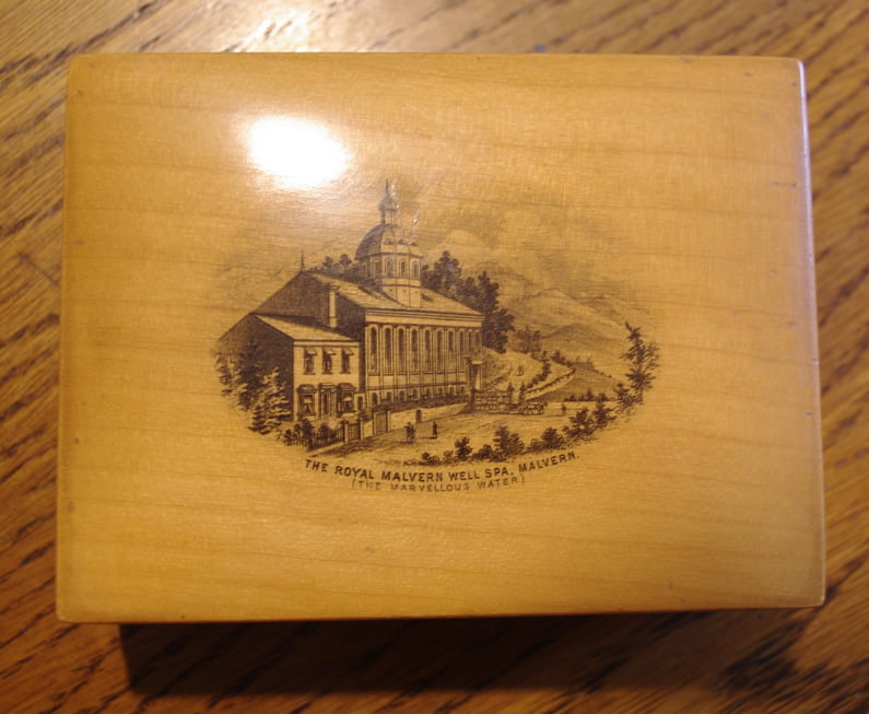 Mauchline ware Box "Royal Malvern Well Spa Malvern The Marvellous Water". - Image 2