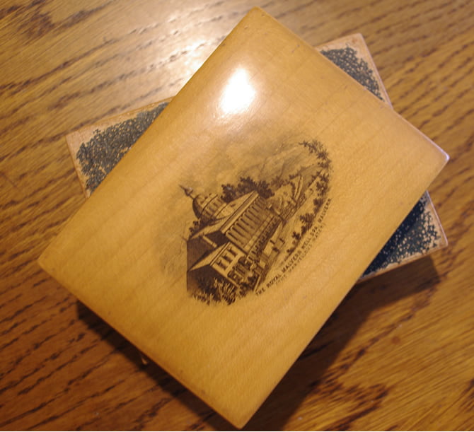 Mauchline ware Box "Royal Malvern Well Spa Malvern The Marvellous Water".