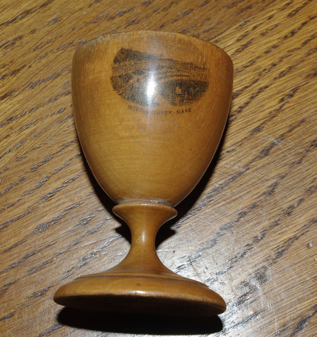 Mauchline ware Egg Shaped Etui "Cowes, Isle of Wight" and Egg Cup "Weston-super-Mare". - Image 6