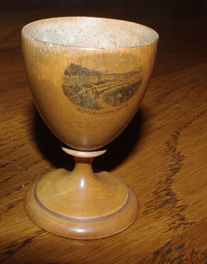 Mauchline ware Egg Shaped Etui "Cowes, Isle of Wight" and Egg Cup "Weston-super-Mare". - Image 7