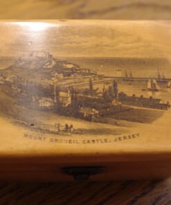 Mauchline ware Box "Mont Orgueil Castle Jersey".