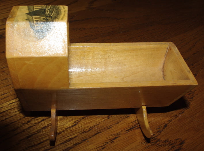 Mauchline ware Cradle "Seaton Hirst Church ". - Image 3