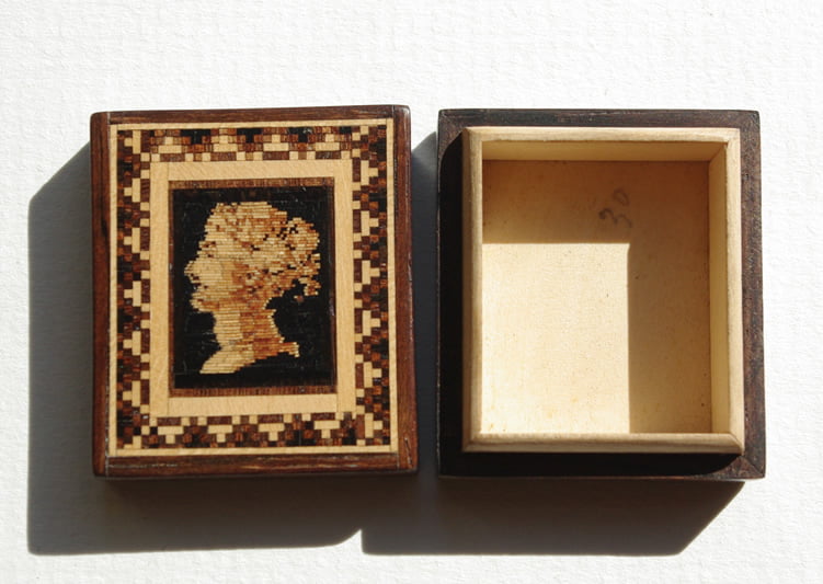 Tunbridgeware Q Victoria Stamp Box - Image 4