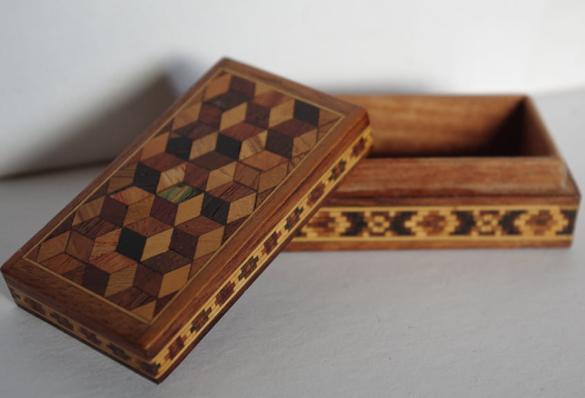 Tunbridgeware Trinket Box with Perspective Cube - Image 3