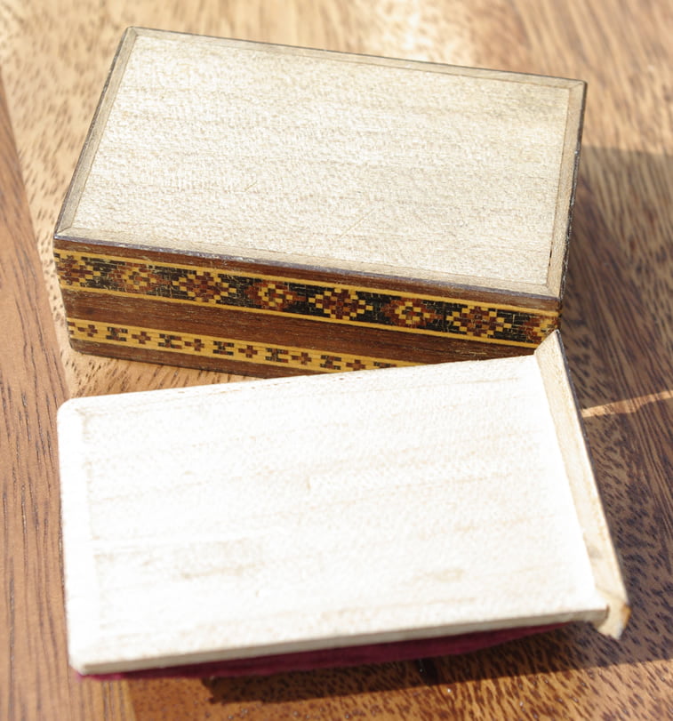 Tunbridgeware Box with Sliding Pin Cushion Top - Image 4