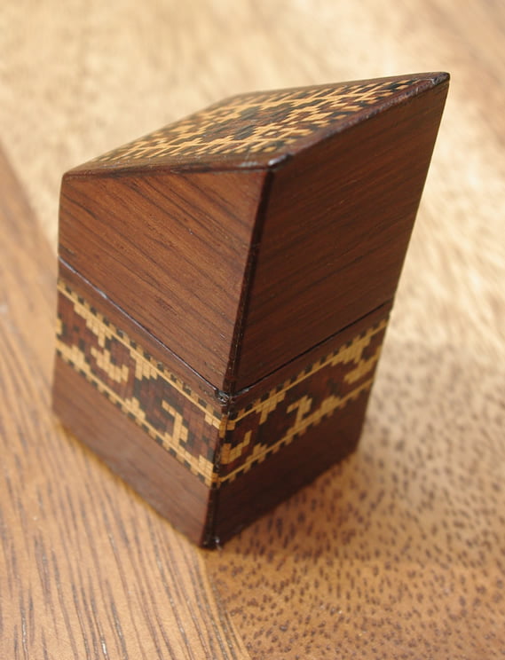 Tunbridgeware Lozenge Needles Box - Image 5