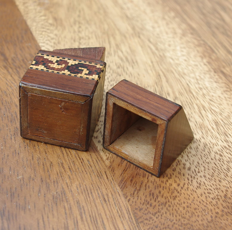 Tunbridgeware Lozenge Needles Box - Image 3