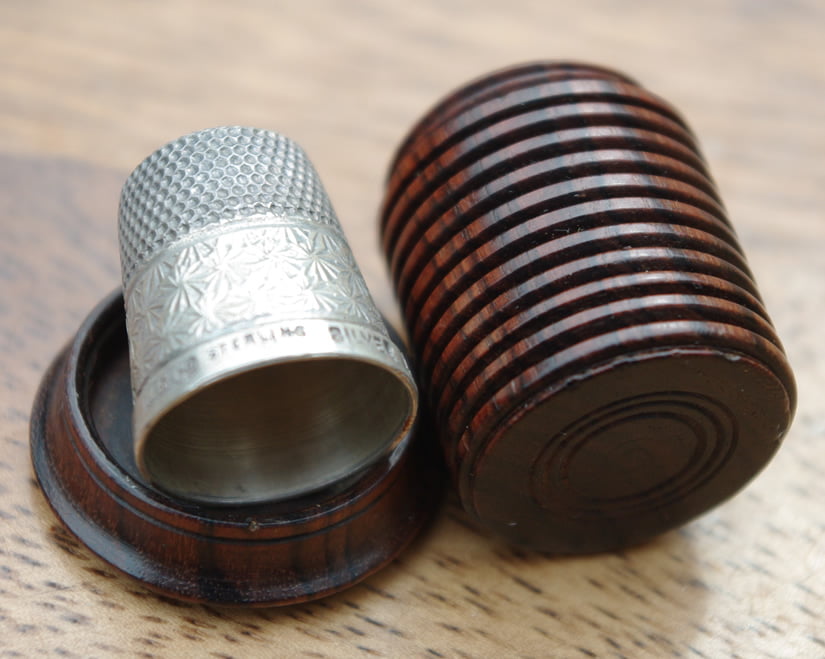 Tunbridgeware Rosewood Ribbed Thimble Holder - Image 4