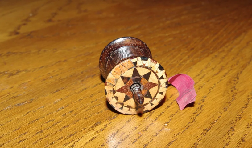 Tunbridgeware Ribbed Tape Measure - Image 5